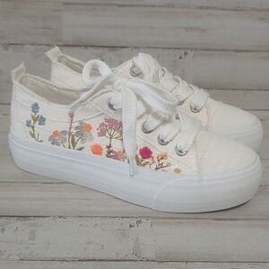 Blowfish Malibu Women's Size 8.5 Floral Embroidered White Sneakers - NEW -